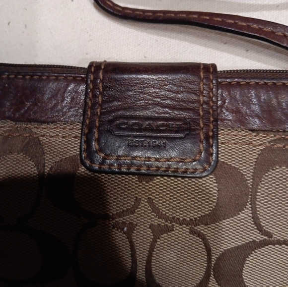Coach Signature Brown Signature Wristlet Vintage In Vert Good Condition - Picture 4 of 6